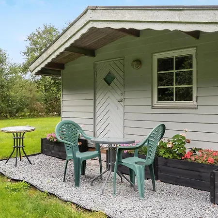 2 Bedroom Lovely In Nyaraló