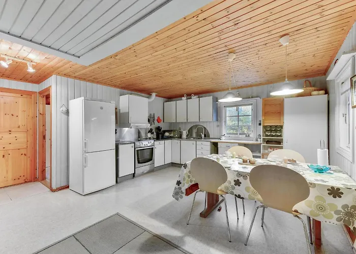 Holiday home 2 Bedroom Lovely In