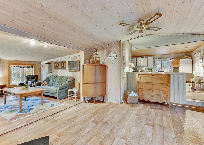 Holiday home 2 Bedroom Lovely In