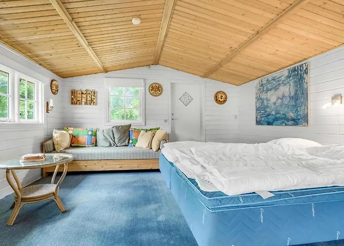 2 Bedroom Lovely In Holiday home