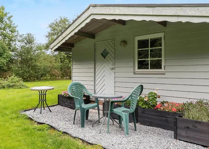 2 Bedroom Lovely In Holiday home